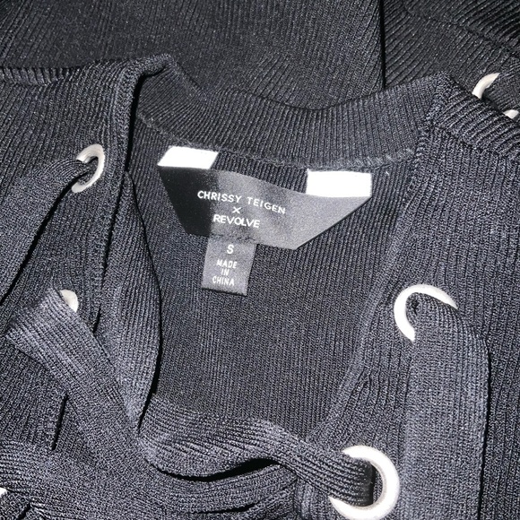 Chrissy Teigen X Revolve stretchy dress I size small. - Picture 6 of 7